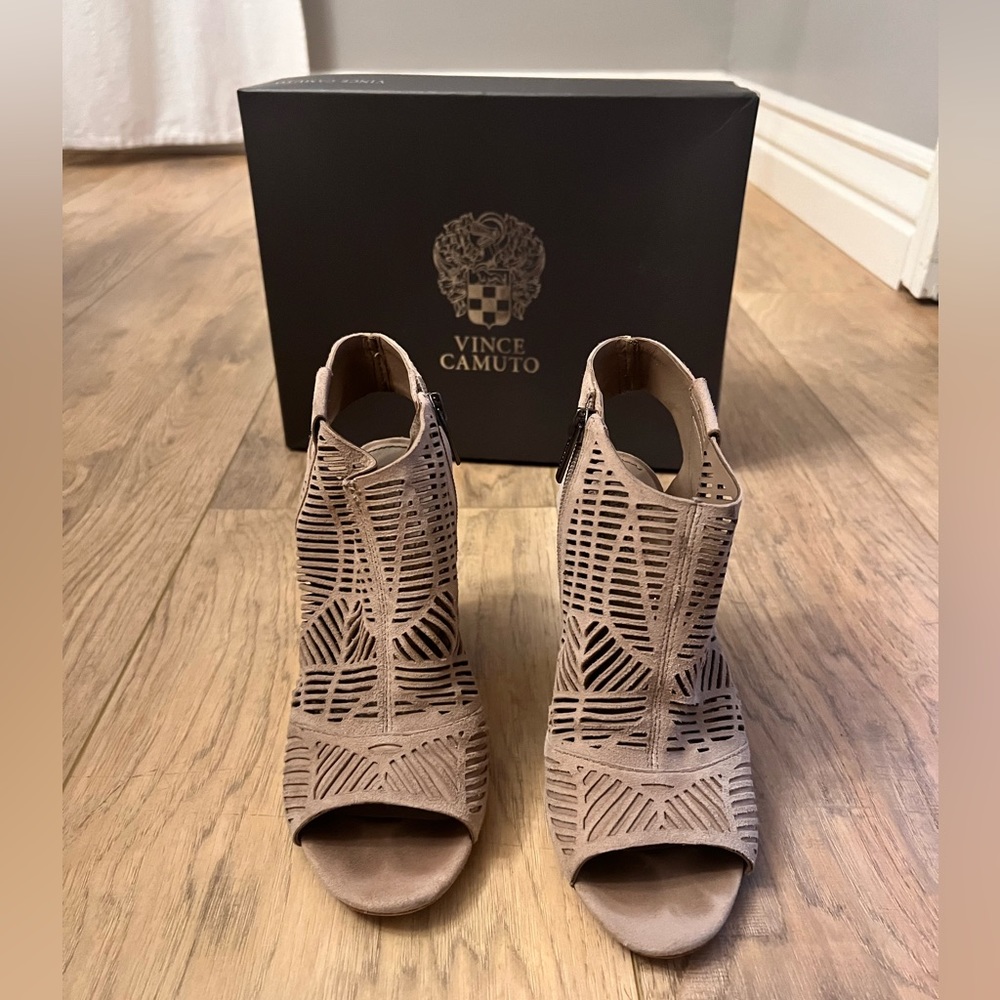 VINCE CAMUTO Kimora Wild Mushroom True Suede Bootie. Size 6.5M Open Toe Heels